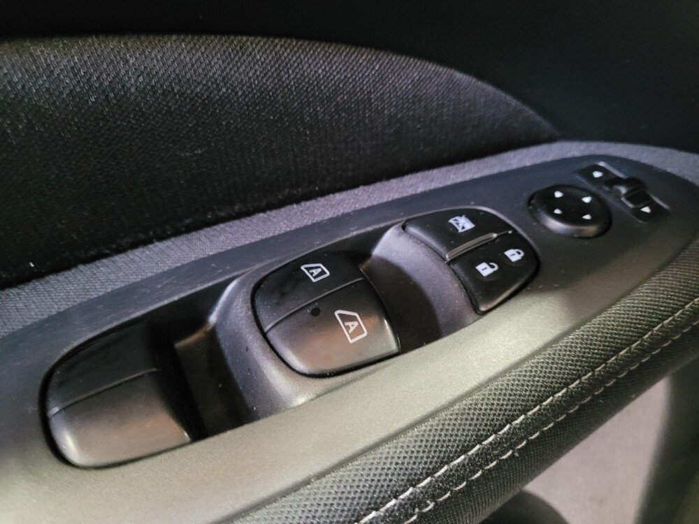 2017 Nissan Pathfinder in Fresno, CA 93726 - 18129526 27