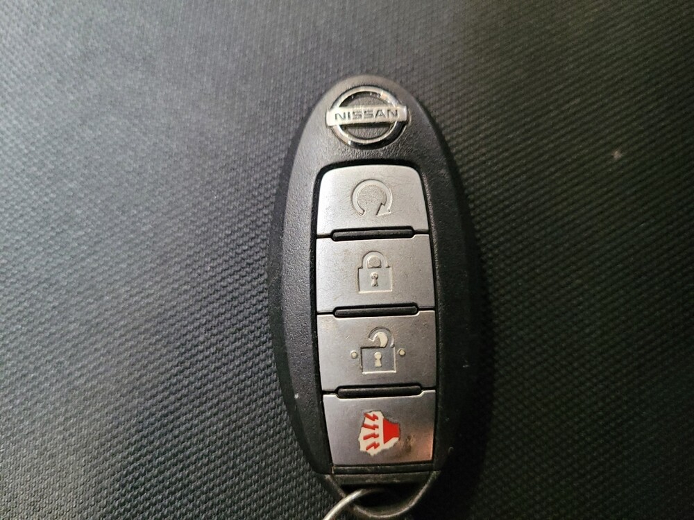 2017 Nissan Pathfinder in Fresno, CA 93726 - 18129526 32