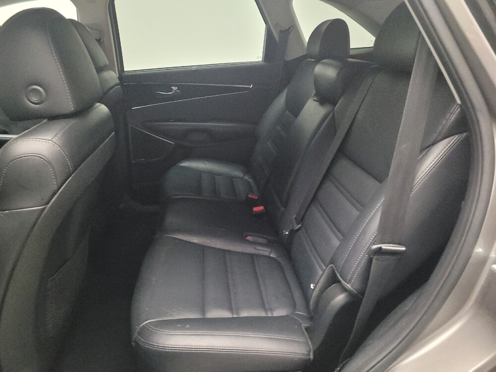 2019 Kia Sorento in Riverside, CA 92504 - 18129533 18