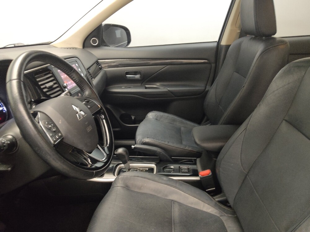 2018 Mitsubishi Outlander in Oklahoma City, OK 73139 - 18129564 17