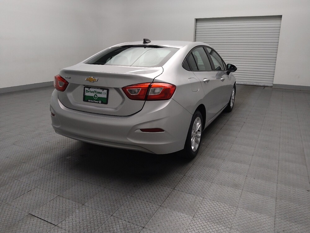 2019 Chevrolet Cruze in Oklahoma City, OK 73139 - 18129575 9