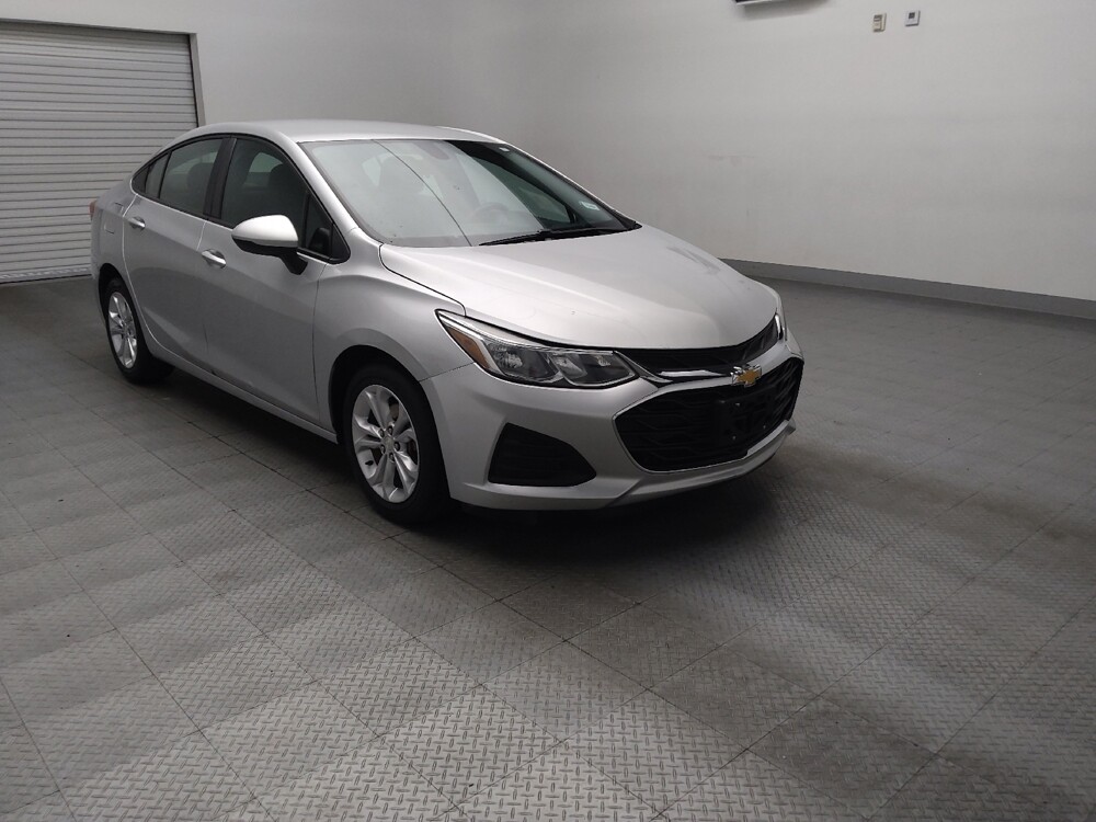 2019 Chevrolet Cruze in Oklahoma City, OK 73139 - 18129575 13