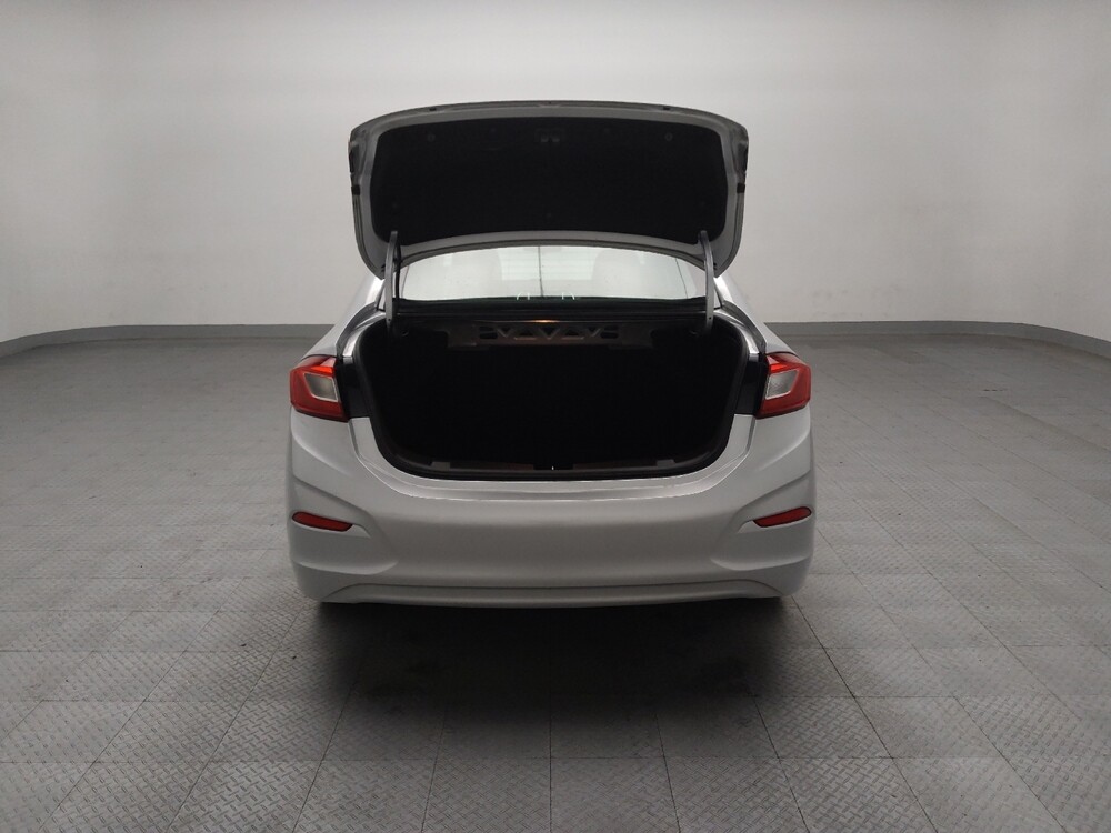 2019 Chevrolet Cruze in Oklahoma City, OK 73139 - 18129575 29