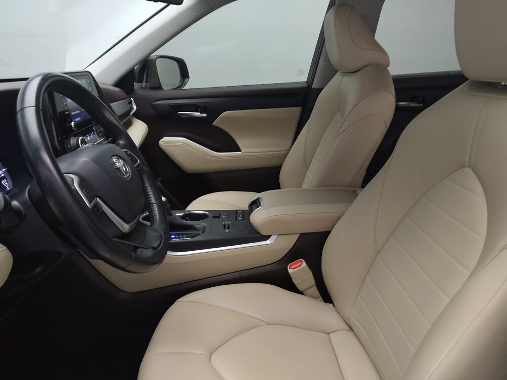 2022 Toyota Highlander in Fort Worth, TX 76116 - 18129577 17