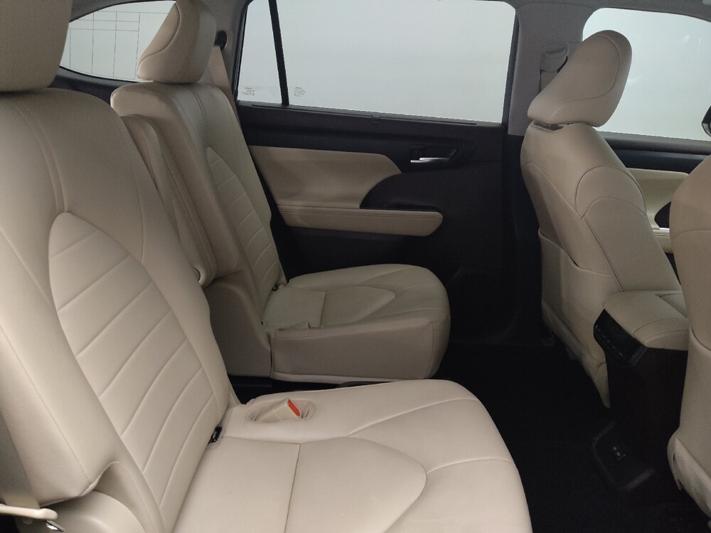 2022 Toyota Highlander in Fort Worth, TX 76116 - 18129577 19