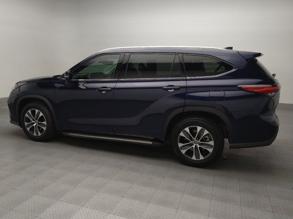 2022 Toyota Highlander in Fort Worth, TX 76116 - 18129577 3