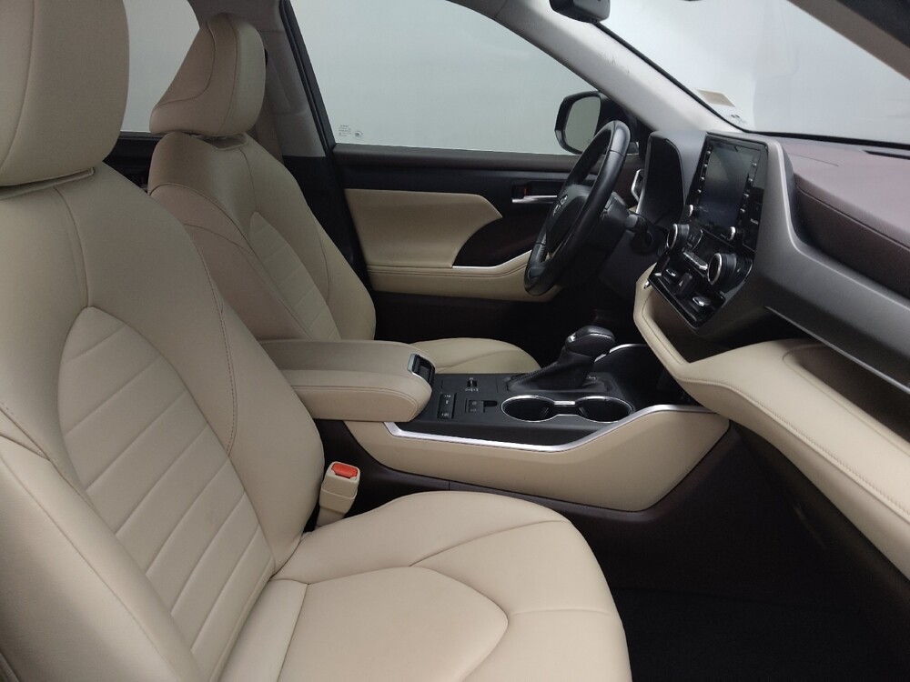 2022 Toyota Highlander in Fort Worth, TX 76116 - 18129577 21