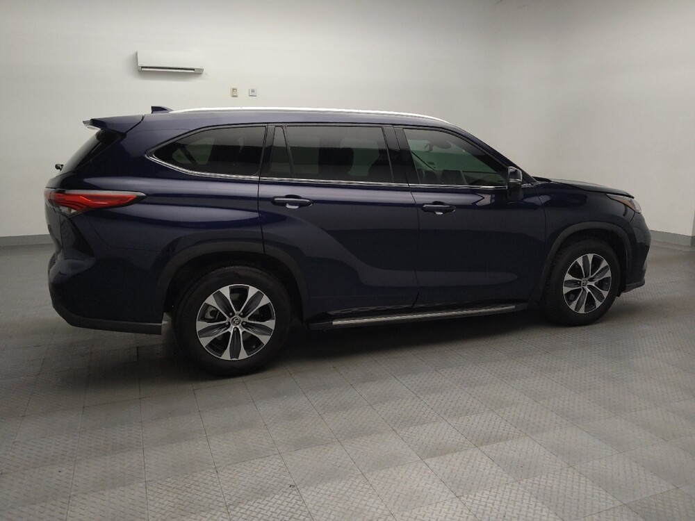 2022 Toyota Highlander in Fort Worth, TX 76116 - 18129577 10