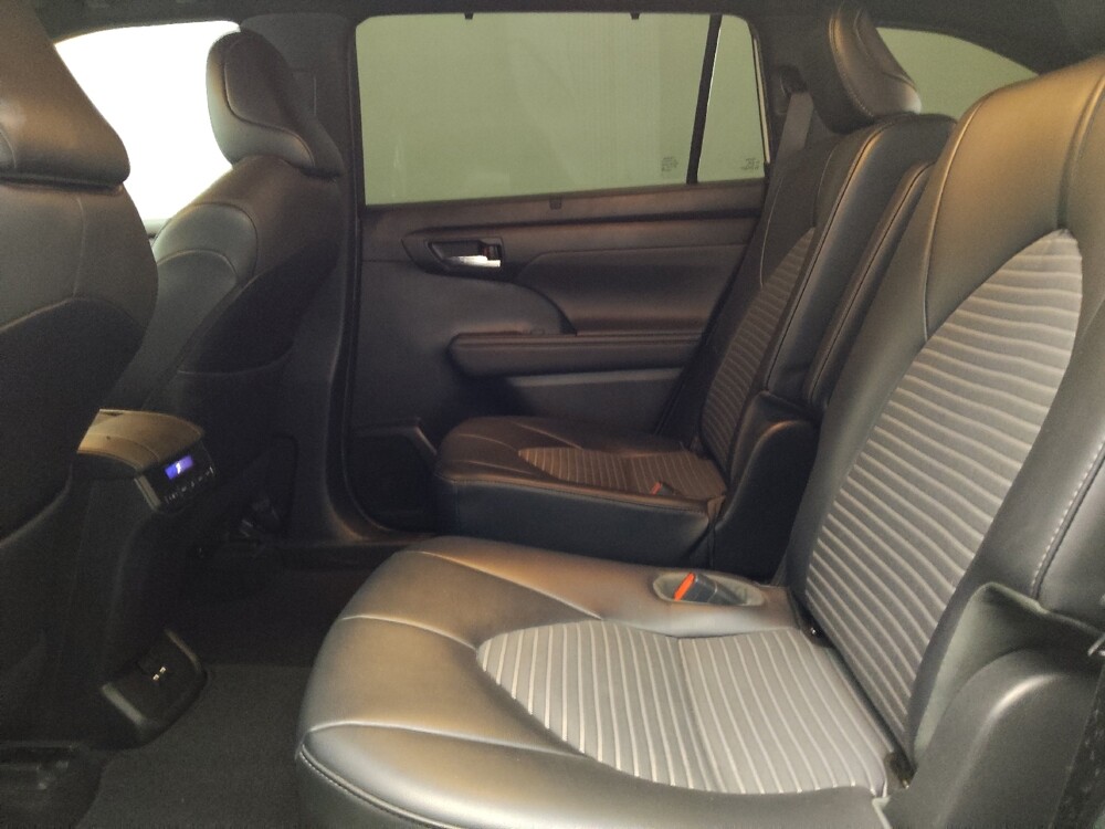 2021 Toyota Highlander in Tulsa, OK 74145 - 18129587 18