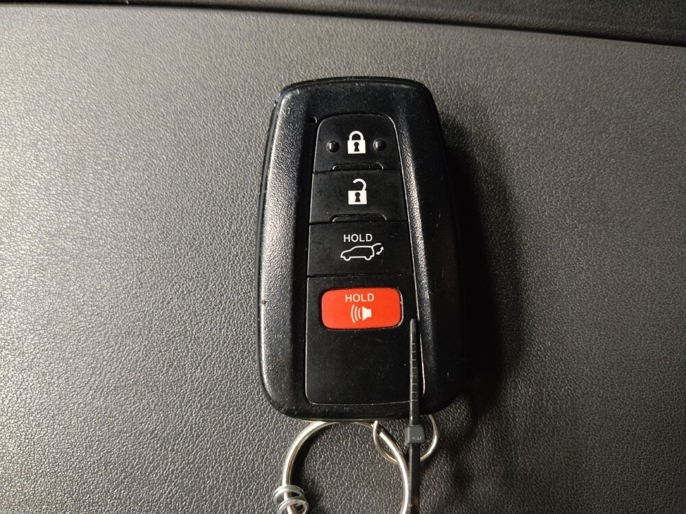 2021 Toyota Highlander in Tulsa, OK 74145 - 18129587 32