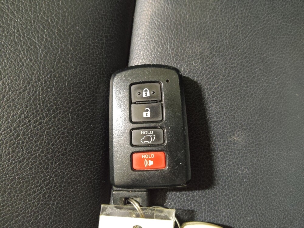 2018 Toyota RAV4 in Tulsa, OK 74145 - 18129589 32