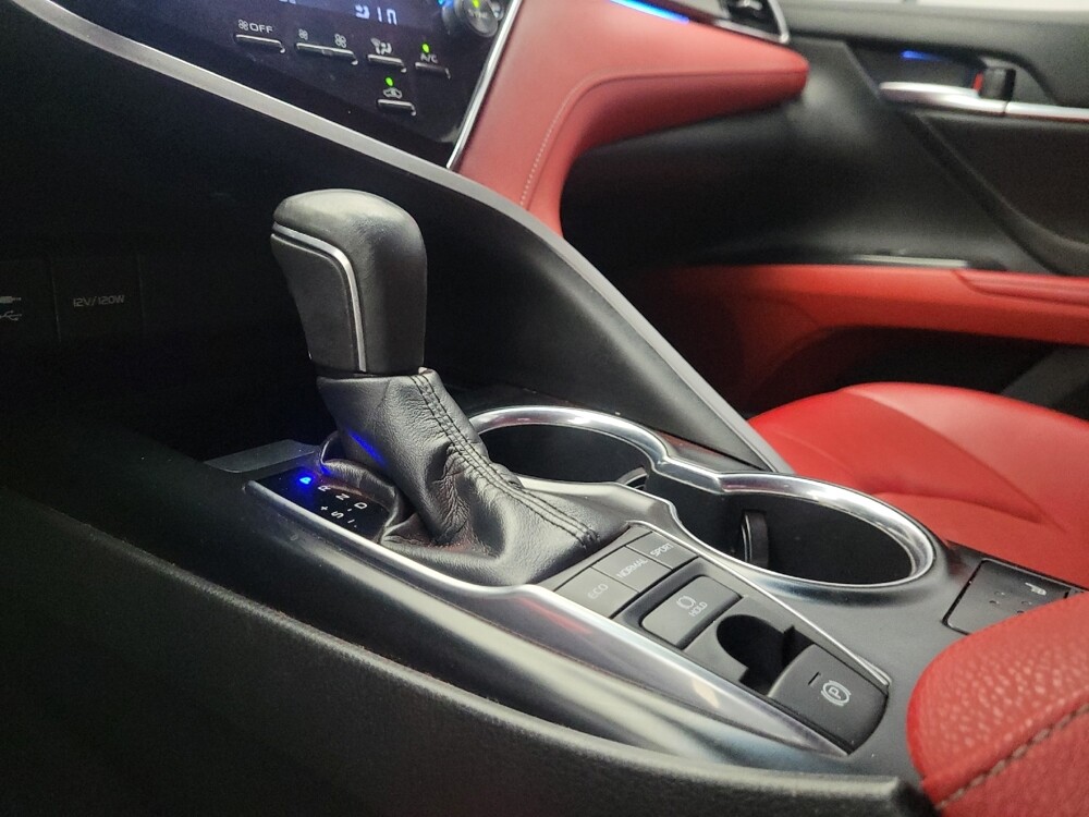 2018 Toyota Camry in Glendale, AZ 85301 - 18129600 26