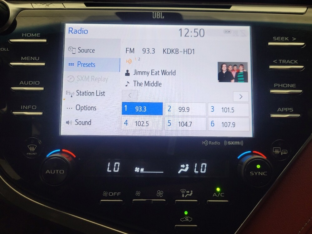 2018 Toyota Camry in Glendale, AZ 85301 - 18129600 25