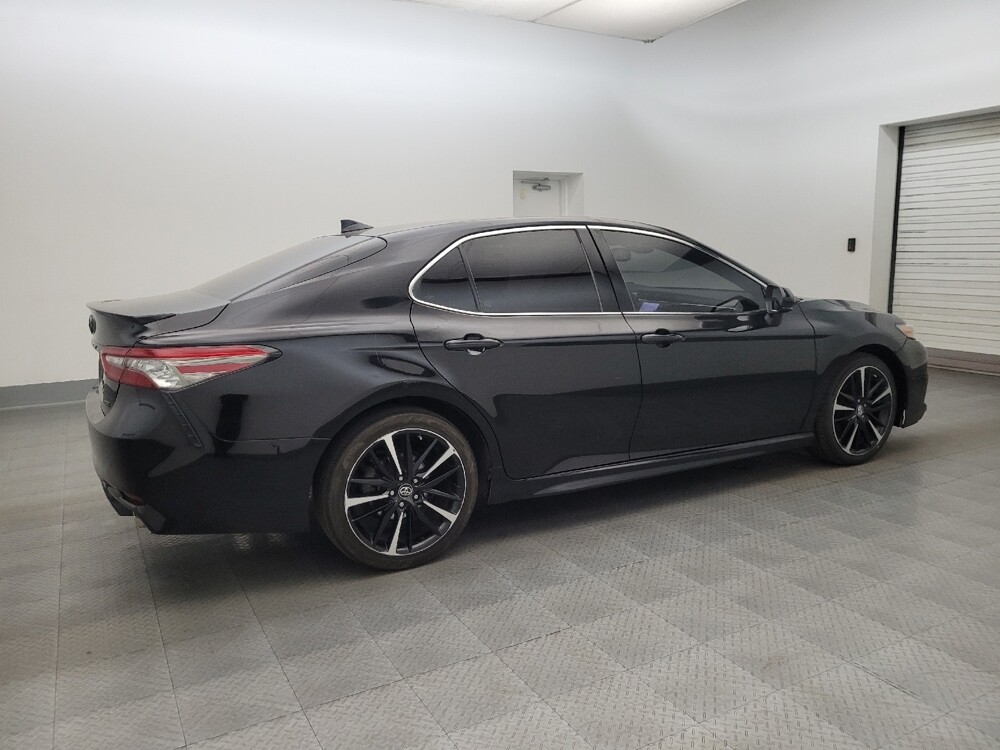 2018 Toyota Camry in Glendale, AZ 85301 - 18129600 10
