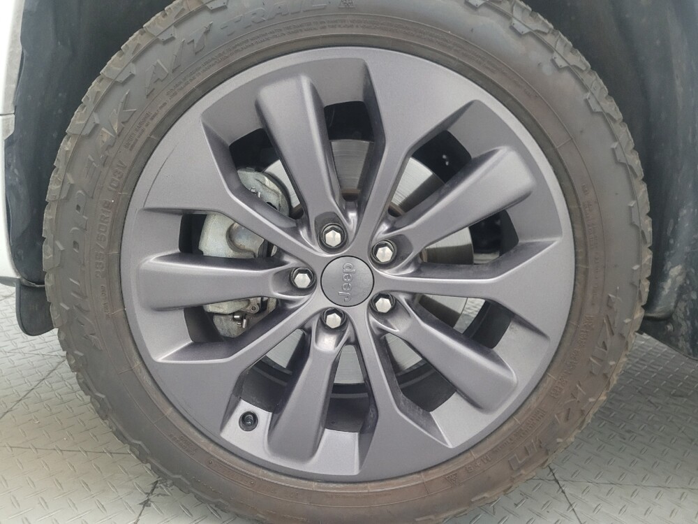 2020 Jeep Cherokee in Phoenix, AZ 85015 - 18129602 31