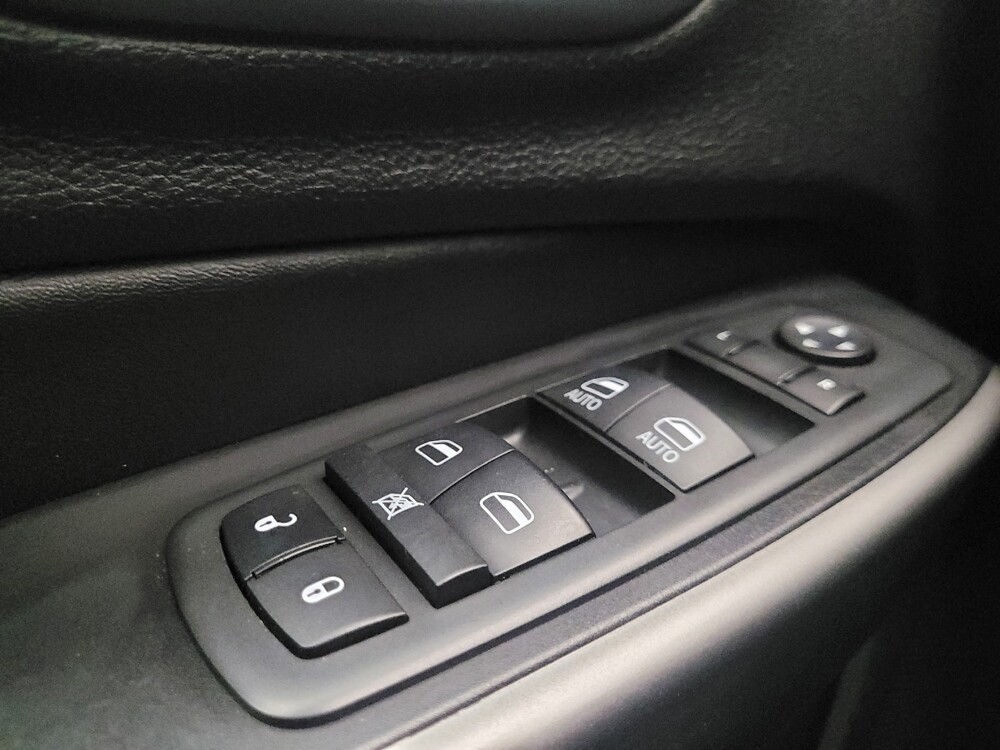 2020 Jeep Cherokee in Phoenix, AZ 85015 - 18129602 27