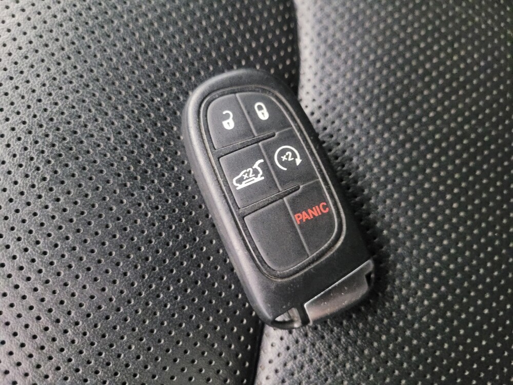 2020 Jeep Cherokee in Phoenix, AZ 85015 - 18129602 32