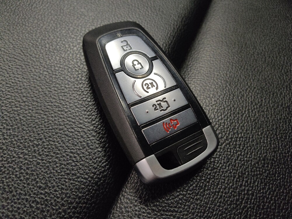 2020 Ford Explorer in Tucson, AZ 85705 - 18129603 32