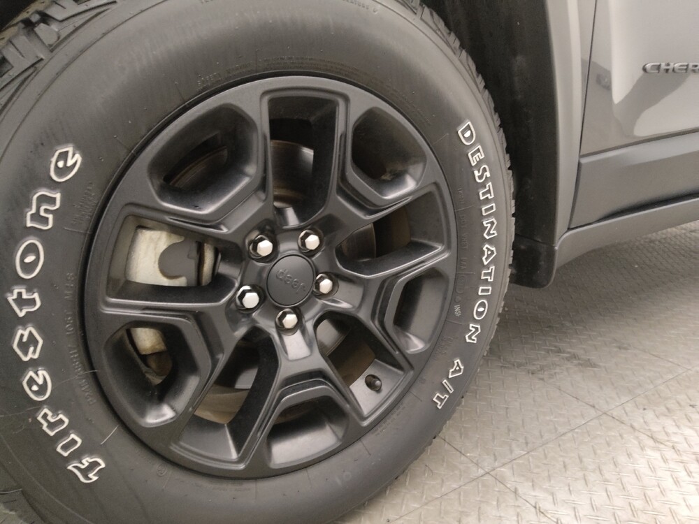 2019 Jeep Cherokee in Jacksonville, FL 32210 - 18129622 31