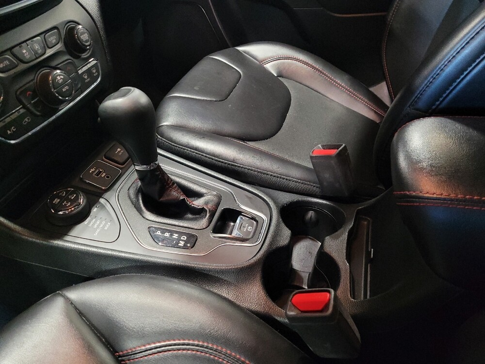 2019 Jeep Cherokee in Jacksonville, FL 32210 - 18129622 26