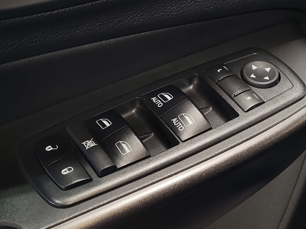 2019 Jeep Cherokee in Jacksonville, FL 32210 - 18129622 27