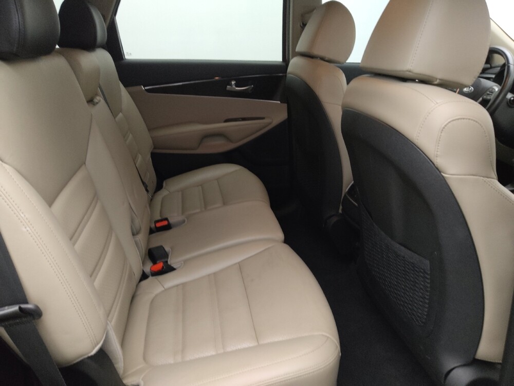 2019 Kia Sorento in Orlando, FL 32808 - 18129626 19