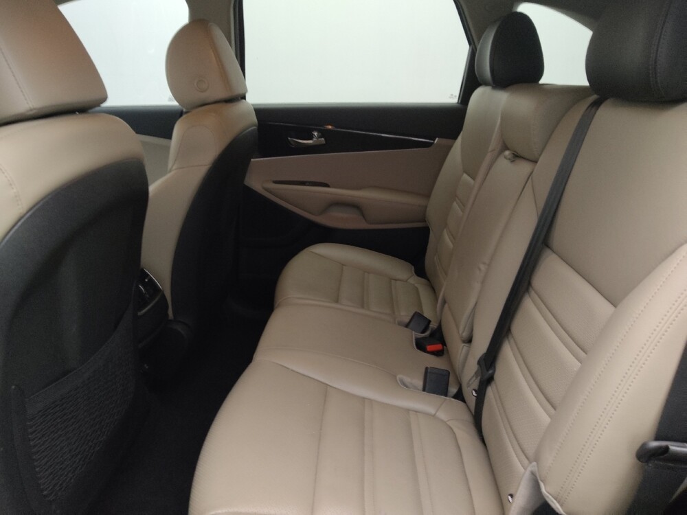 2019 Kia Sorento in Orlando, FL 32808 - 18129626 18