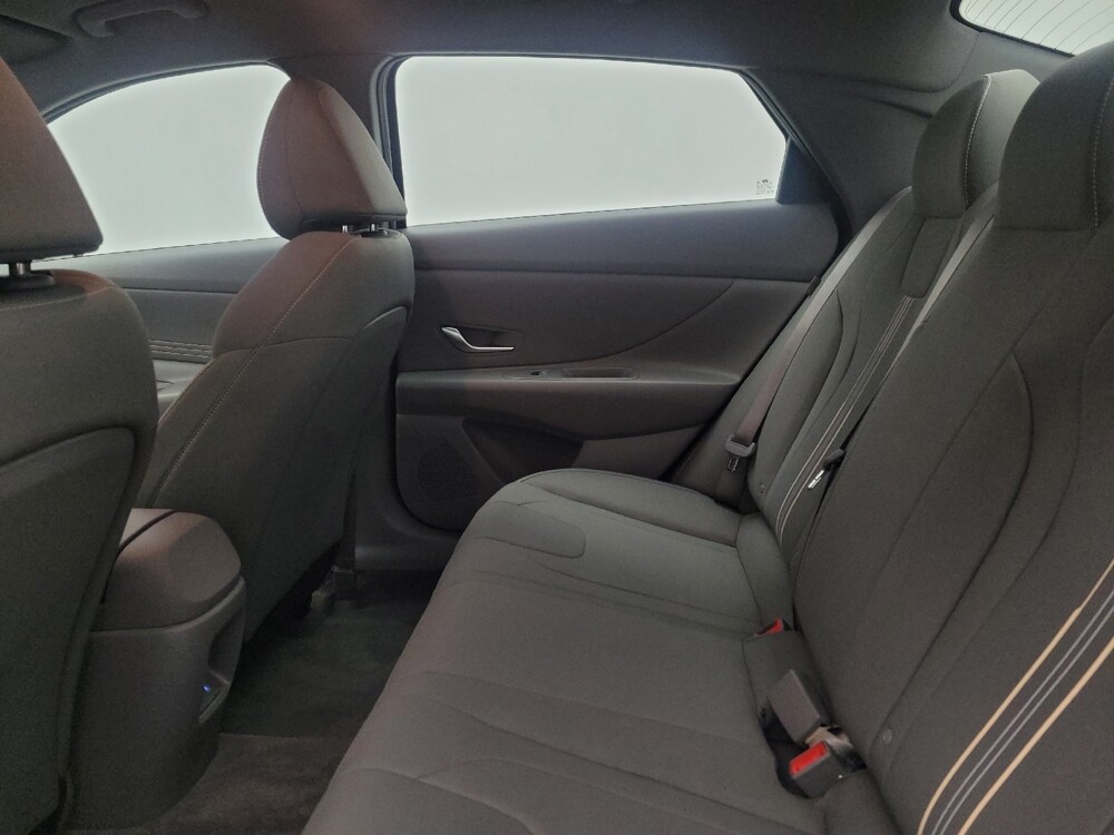 2025 Hyundai Elantra in Fairfield, OH 45014 - 18129667 18