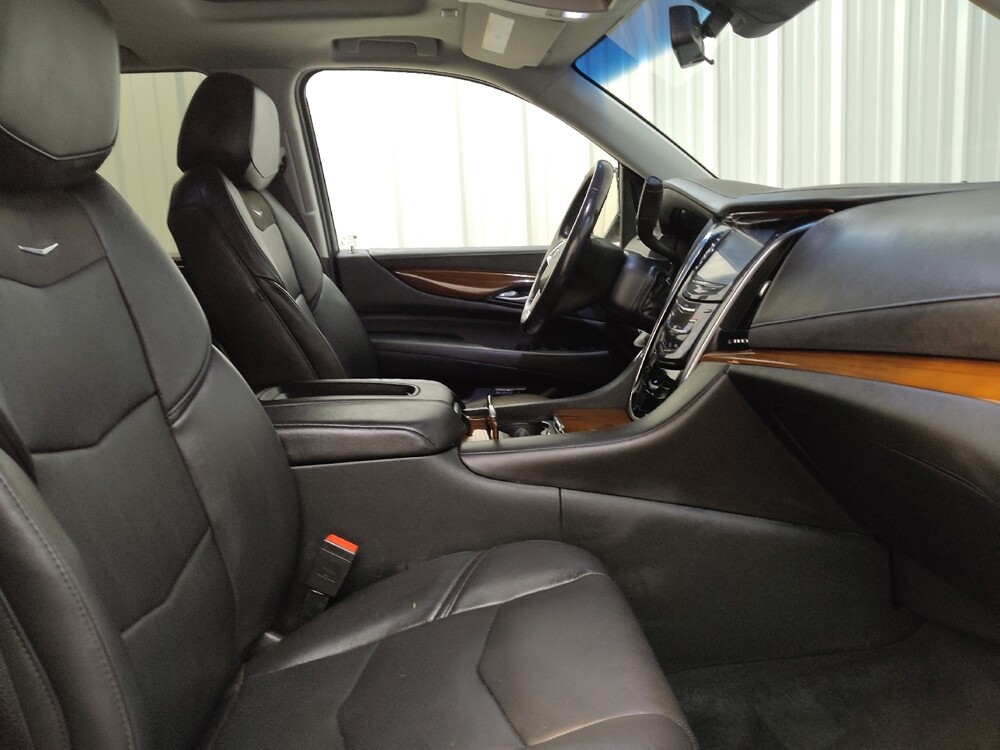 2017 Cadillac Escalade ESV in Fairfield, OH 45014 - 18129683 21