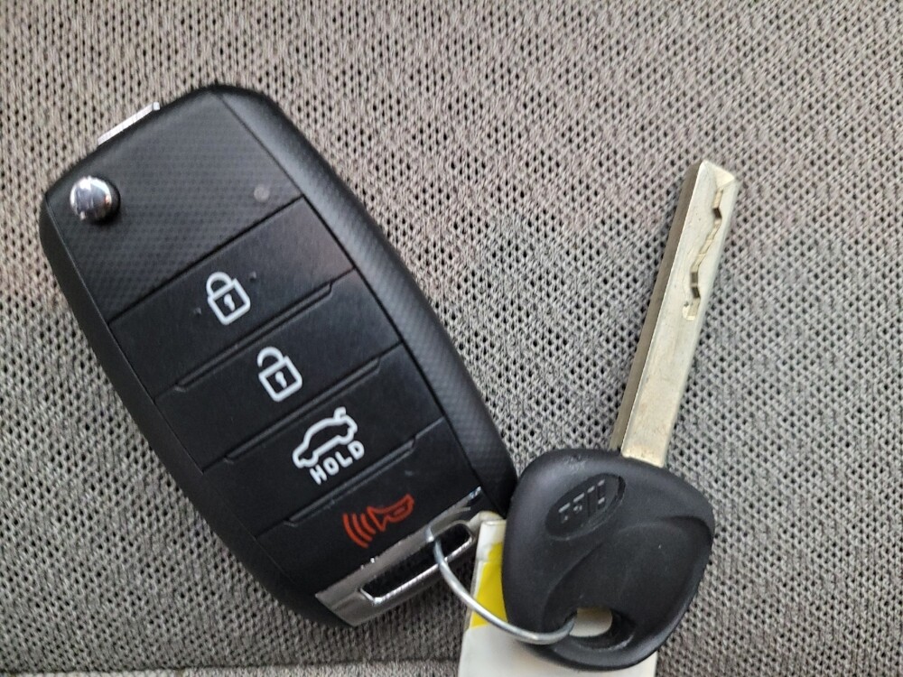 2016 Kia Optima in Cincinnati, OH 45255 - 18129693 32