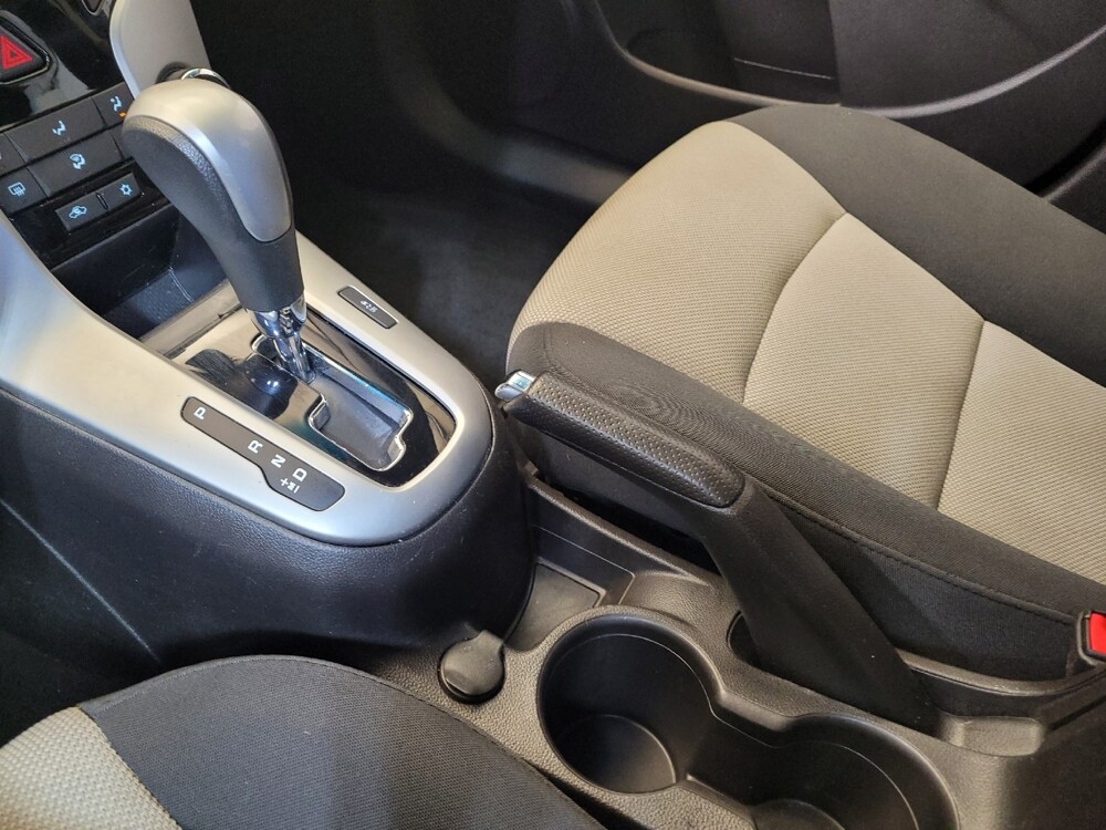 2016 Chevrolet Cruze in Maple Heights, OH 44137 - 18129699 26