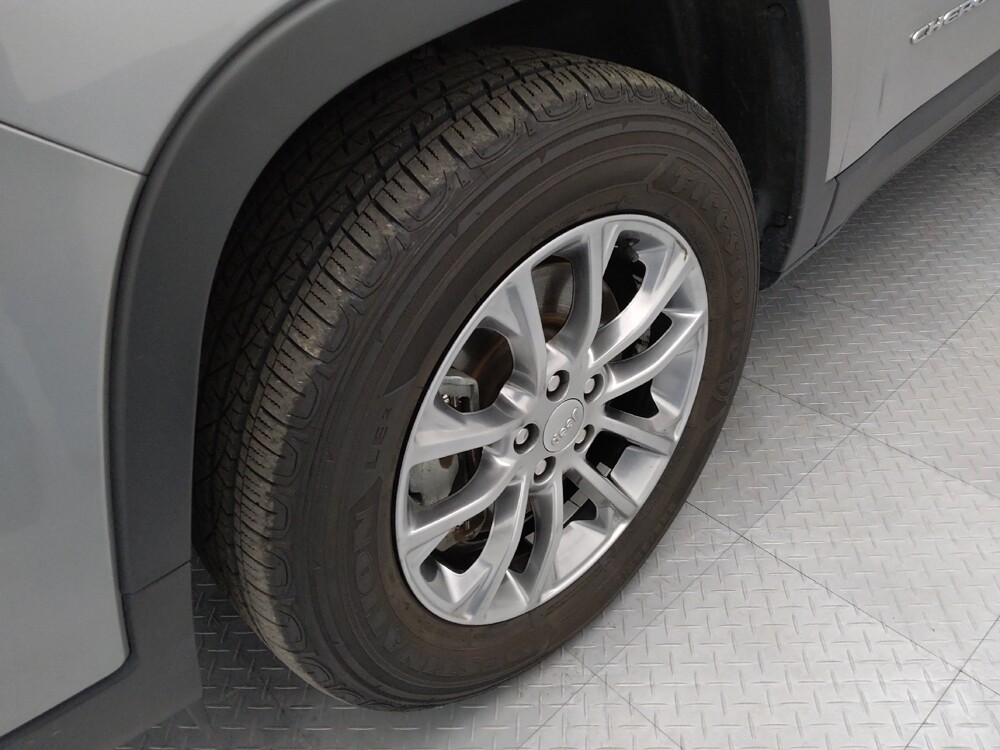 2021 Jeep Cherokee in Gladstone, MO 64118 - 18129736 31