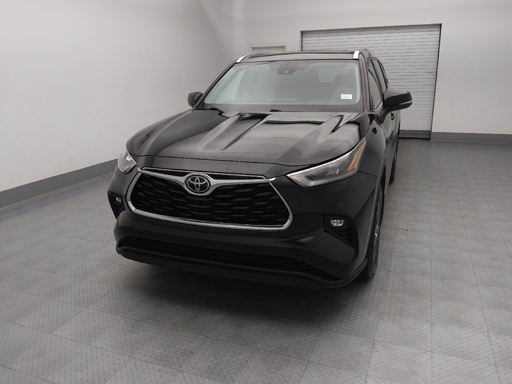 2020 Toyota Highlander in Topeka, KS 66611 - 18129737 15