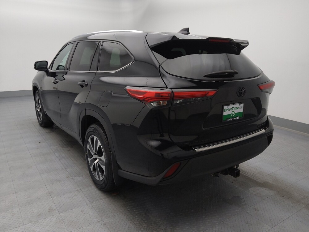 2020 Toyota Highlander in Topeka, KS 66611 - 18129737 5