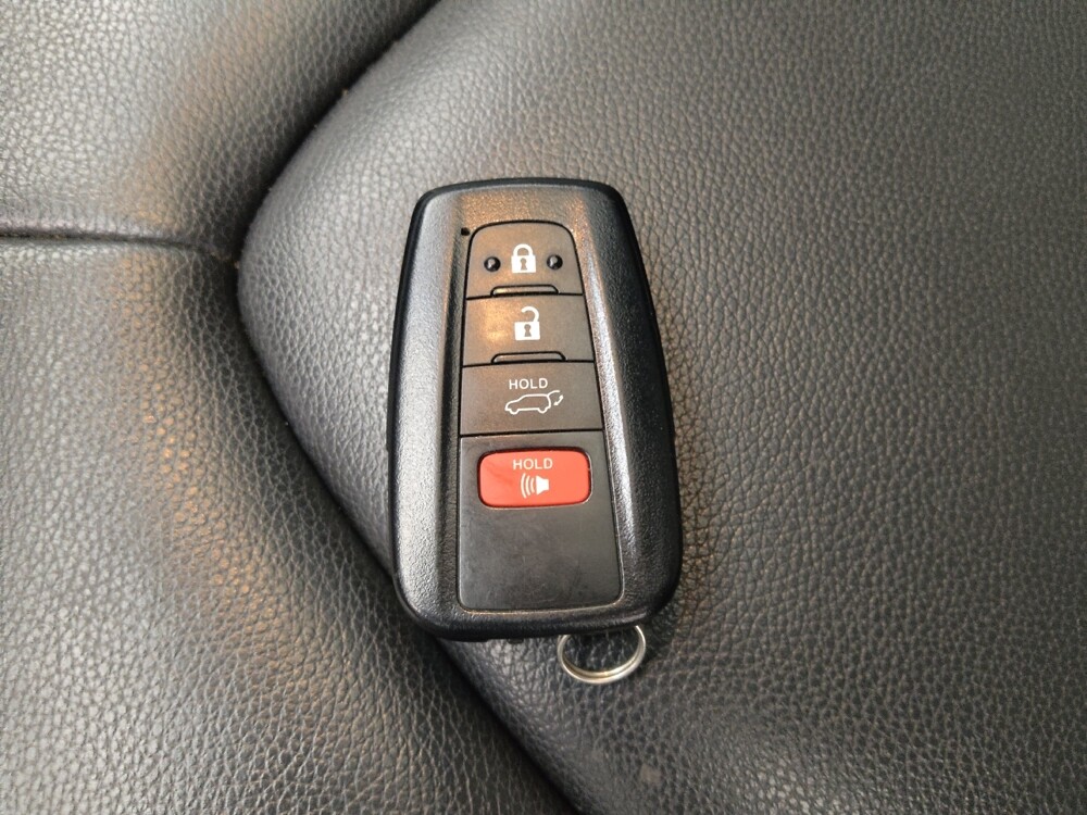 2020 Toyota Highlander in Topeka, KS 66611 - 18129737 32