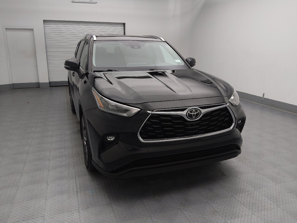 2020 Toyota Highlander in Topeka, KS 66611 - 18129737 14
