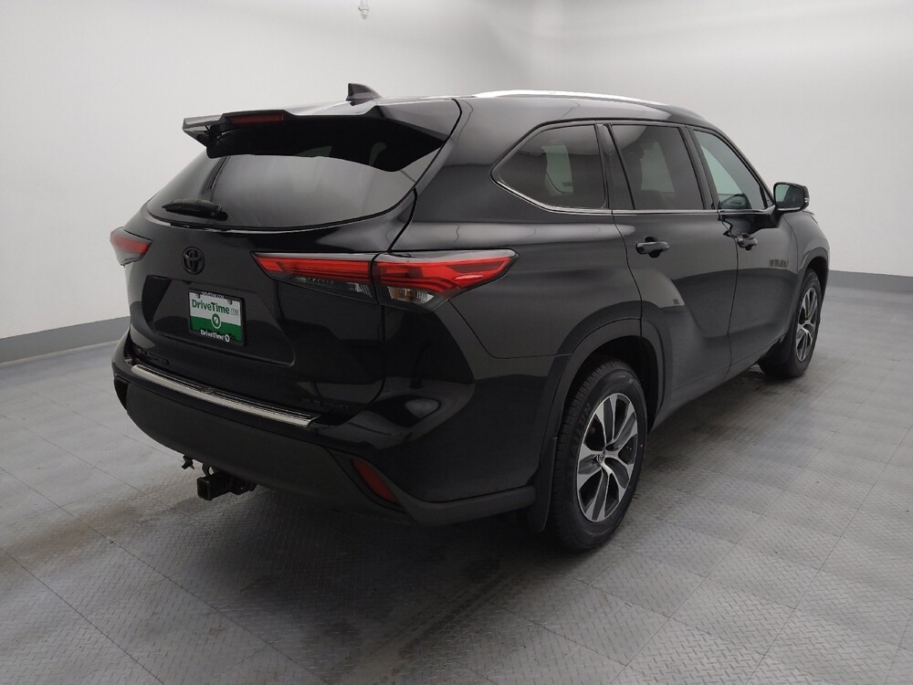 2020 Toyota Highlander in Topeka, KS 66611 - 18129737 9