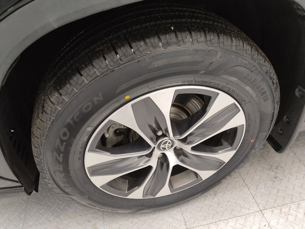 2020 Toyota Highlander in Topeka, KS 66611 - 18129737 31