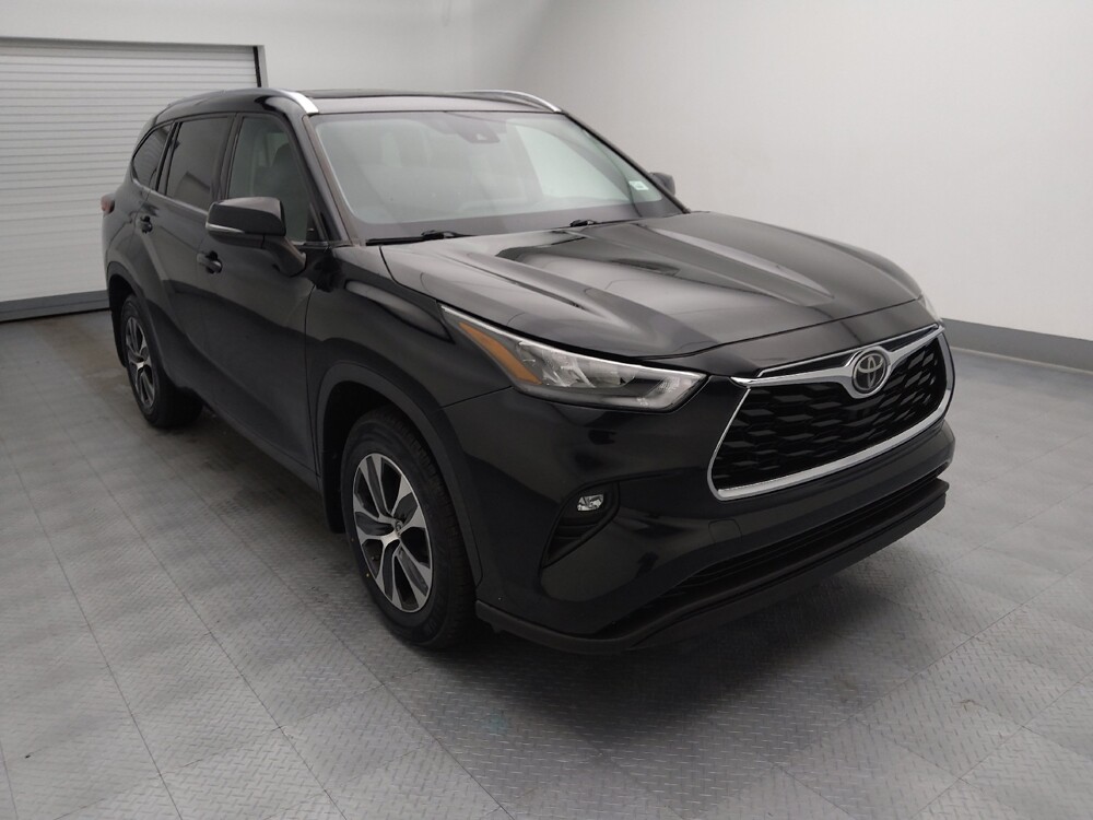 2020 Toyota Highlander in Topeka, KS 66611 - 18129737 13
