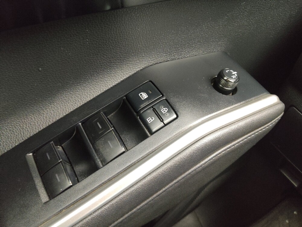 2020 Toyota Highlander in Topeka, KS 66611 - 18129737 27