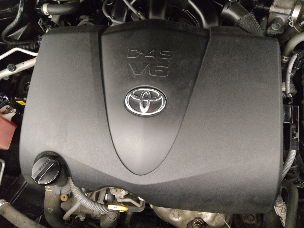 2020 Toyota Highlander in Topeka, KS 66611 - 18129737 30