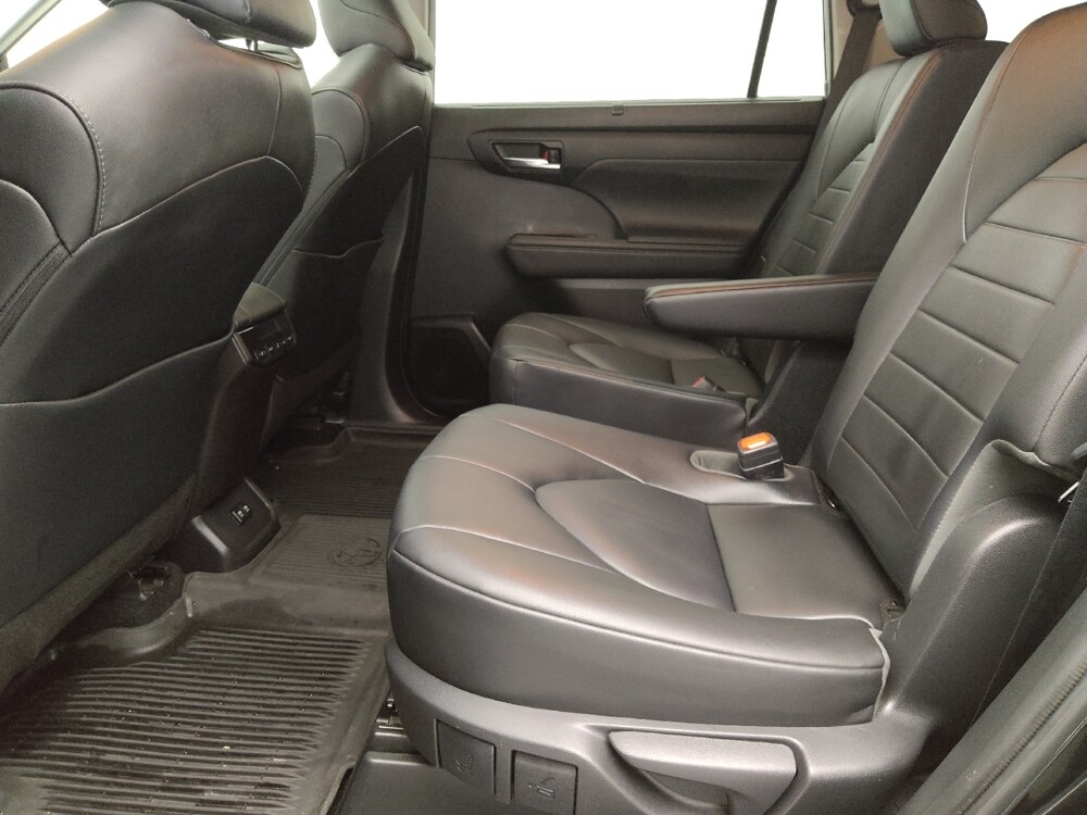 2020 Toyota Highlander in Topeka, KS 66611 - 18129737 18