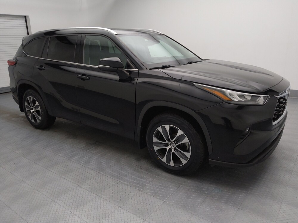 2020 Toyota Highlander in Topeka, KS 66611 - 18129737 11