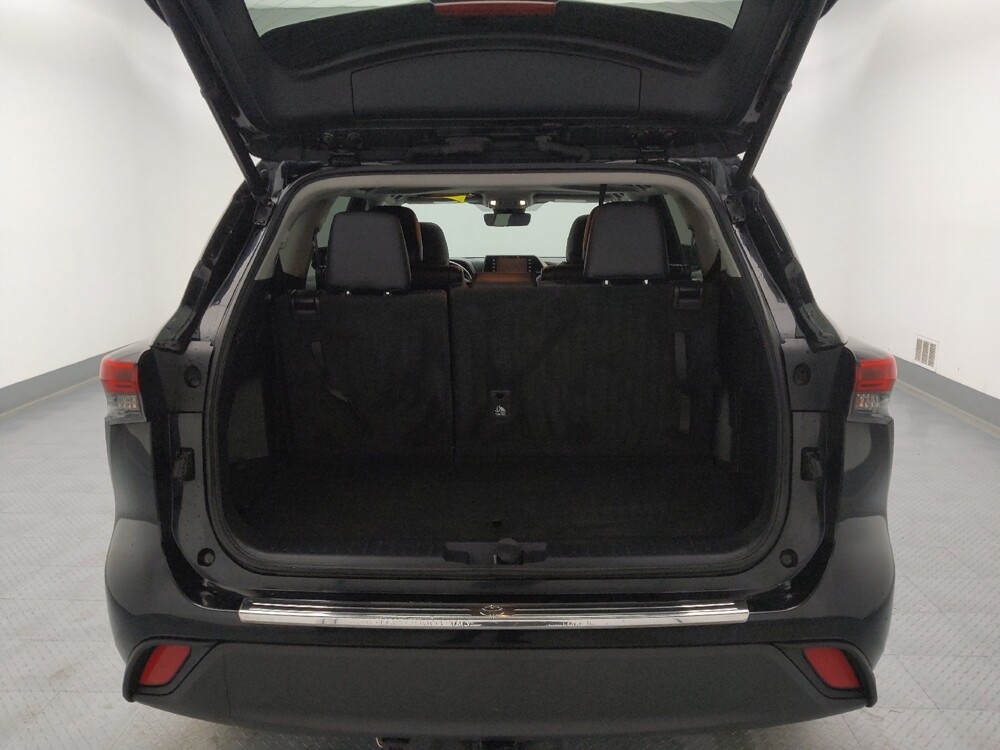 2020 Toyota Highlander in Topeka, KS 66611 - 18129737 29