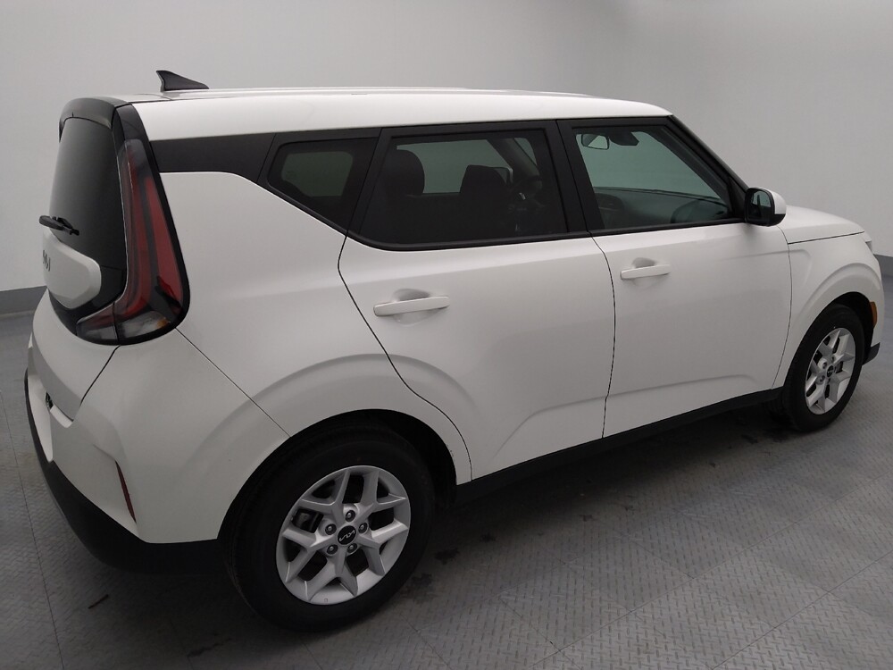 2025 Kia Soul in St. Louis, MO 63136 - 18129740 10