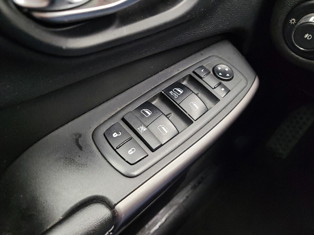 2019 Jeep Cherokee in Taylor, MI 48180 - 18129753 27