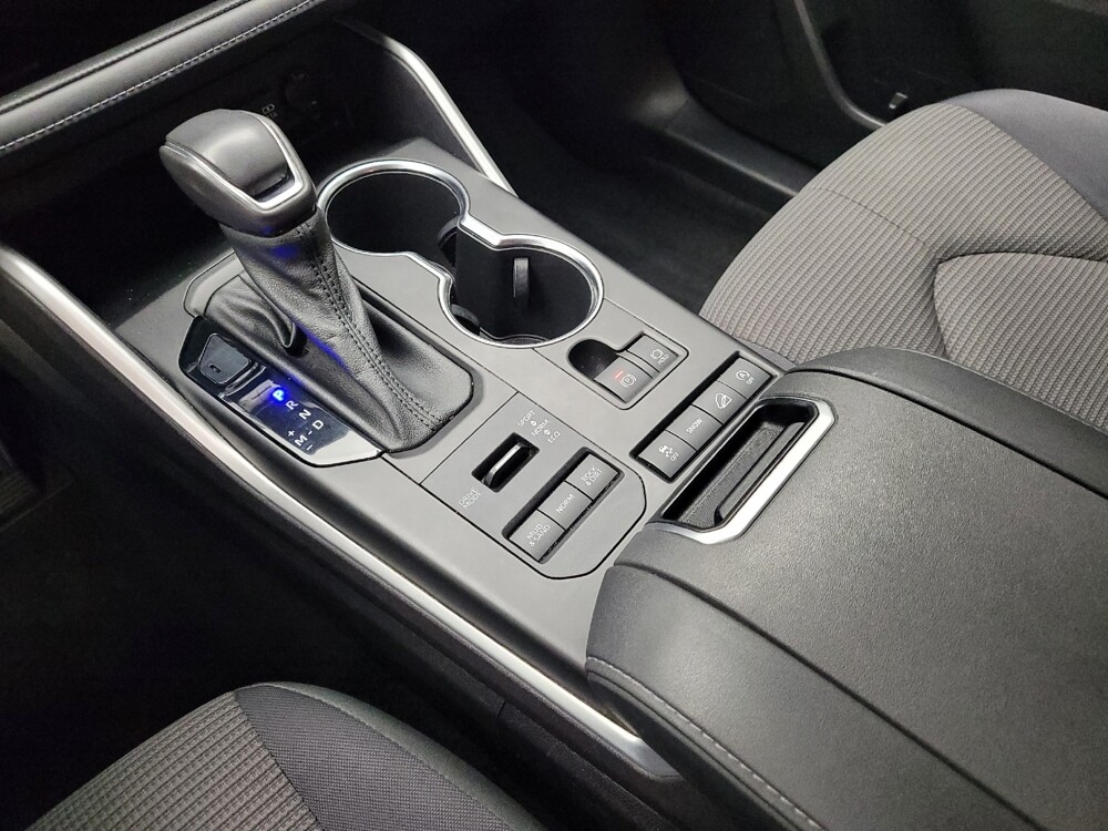 2021 Toyota Highlander in Taylor, MI 48180 - 18129755 26