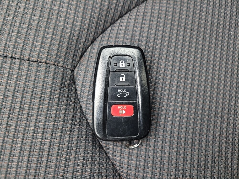 2021 Toyota Highlander in Taylor, MI 48180 - 18129755 32