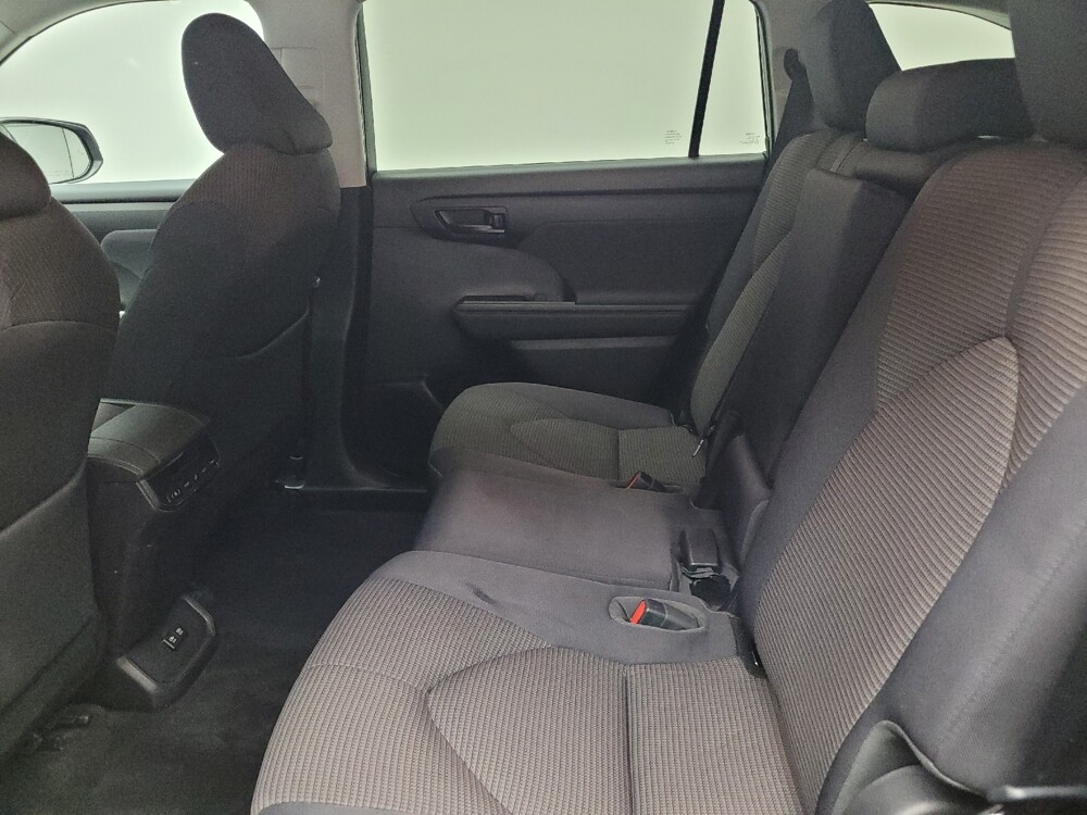 2021 Toyota Highlander in Taylor, MI 48180 - 18129755 18