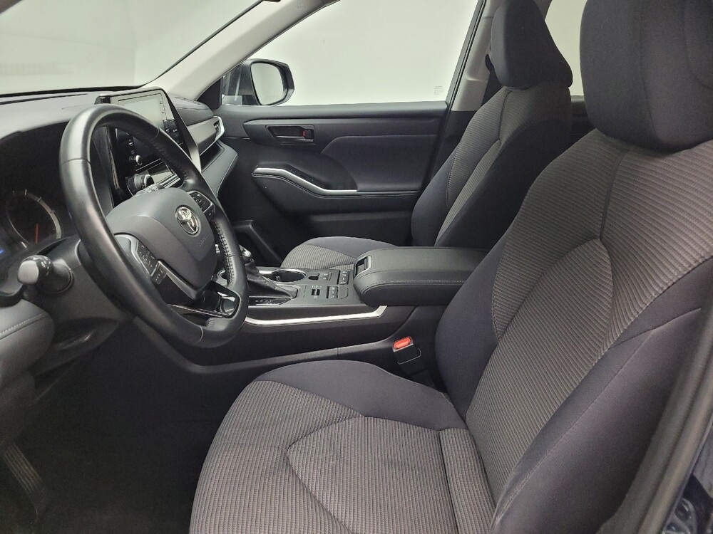 2021 Toyota Highlander in Taylor, MI 48180 - 18129755 17